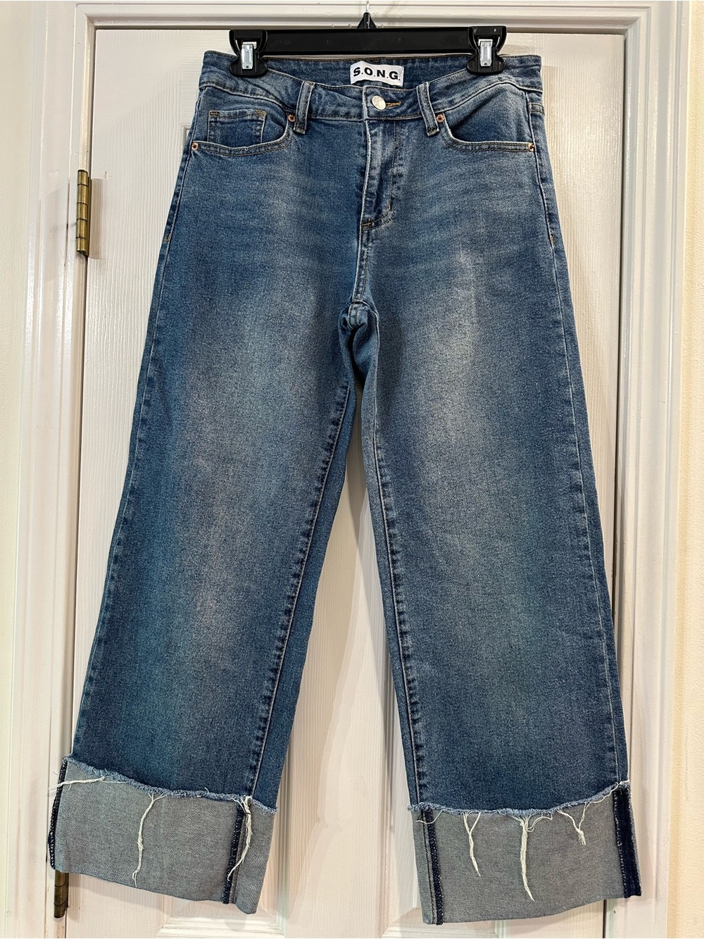 S.O.N.G. Mid rise Wide Leg cuffed Crop jeans sz 5 27- medium wash
